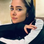 Elnaz Habibi Instagram - من نه خوش بینم نه بدبین من،شد و هست و شود بینم. عشق را عاشق شناسد زندگی را من. #اخوان_ثالث