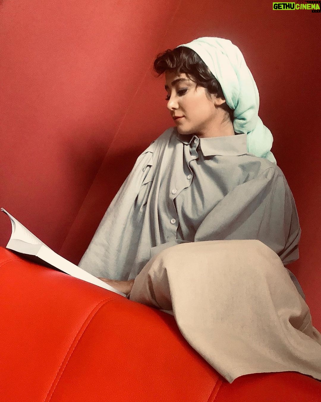 Elnaz Habibi - 98K Likes - جان من و جان تو راهر دو به هم دوخت قضا...