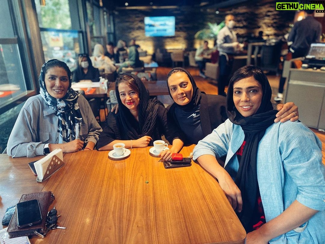 Elnaz Habibi - 138.5K Likes - سه تا قهرمان🏆
♥️♥️♥️
#خواهران_منصوری
@shahrbano.mansorian
@elahe.mansoriyan
@soheila.mansorian