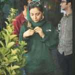 Elnaz Habibi Instagram - ای قشنگ تر از پری ها پرستو جانم همیشه توی همه جمع ها من سنم از همه کمتر بود و شده بودم خواهر کوچیکه، ولی تو با همه بزرگیت و باسوادیت شدی خواهر کوچیک من که انگار اومدی تا من بلند بخندم و بچرخم و کیف کنم. خوب شد به دنیا اومدی. تولدت مبارک نااااااز من🎂🌸
