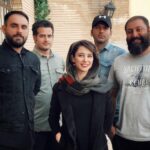 Elnaz Habibi Instagram - این عکس و میخواستم بزارم و بهتون بگم دمتون گرم که انقد کاردرستید و خفن و کلی خسته نباشید ،ولی یه بهونه ای دیگه ای هم شد که تولد یکی از عزیزترینهام و رفیق قدیمیم هم تبریک بگم🌸 تولدت مبارک آقا مختاری🌸🎂