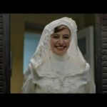 Elnaz Habibi Instagram - با کسی که بازی بلده، باید رفت پشتِ میز... ولی بازی مقدّمه می‌خواد...! جدیدترین تیزر «پیتوک» رونمایی شد با نزدیک شدن به روزهای پایانی هفته از تازه‌ترین تیزر فیلم سینمایی #پیتوک ساخته #سید_مجید_صالحی و تهیه‌کنندگی سید محمد قاضی رونمایی شد. این فیلم که در ژانر نوآر ساخته شده، روایت جوانی است که می‌خواهد یک شبه ره صدساله را طی کند، اما در این میان اتفاقاتی رخ می‌دهد که او را در موقعیتی پیش‌بینی‌نشده و پر از جدال و کشمکش قرار می‌دهد؛ مسیری که هم با عشق هم‌راه است و هم کینه و خشم و انتقام؛ #مهتاب_کرامتی،#هادی_حجازی‌فر،#احسان_بذلی،#حسن_پورشیرازی،#الناز_حبیبی،#شاهرخ_فروتنیان،#شیرین_ آقا_کاشی،#هادی_عطایی، #روناک_ قاسمی، #ترمه_ فرح‌مرزی و #یزدان_کوکبی‌صبا بازیگران این فیلم سینمایی هستند. این فیلم قهرمان محور را در سینماها ببینید. ساخت تیزر:قاسم دلشاد #پیتوک @mahtab.keramati @s.majidsalehi @elnazhabibi67 @ehsanbazlii @ronakghasemi @samira.eftekharii @seyed.mohamadghazi @amirreza_parto @sadegh_khoshhall @cue_ball_movie @Studio_ghasemdelshad