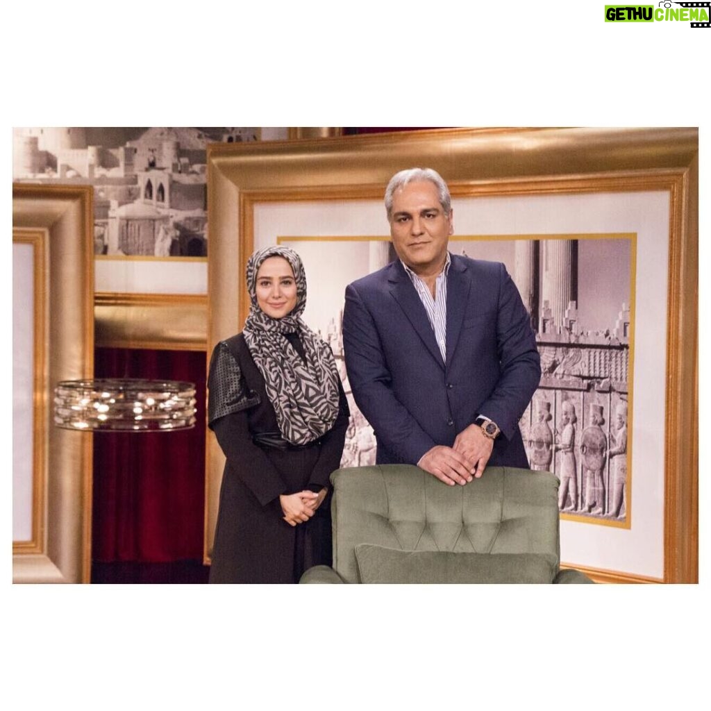 Elnaz Habibi Instagram - امشب مهمون خانه هاتون هستم در برنامه دورهمى🌟