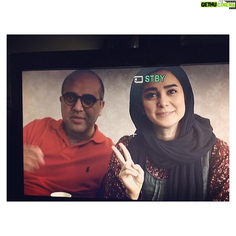 Elnaz Habibi Instagram - شهرام شاه حسينى مهربان كارگردان حرفه اى و باهوش خيلى خوشحالم كه باهات كار كردم خيلى خوشحالم دوستى مثل تو پيدا كردم درسته اين كار تموم شد ولى رفاقتهاى ما تازه شروع شد 🌸 به خاطر همه مهربونيهات ممنون🙏🏼