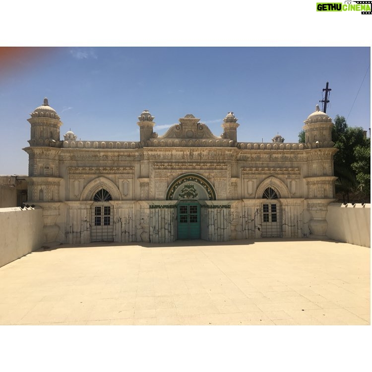 Elnaz Habibi Instagram - مسجد رنگونيها در ابادان كه قدمت اثر از پهلوى اول بوده پ ن : براى گرفتن عكس بسيار زحمت كشيده شده چون بايد ميرفتيم بالاى ديوار💪🏼😬
