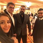 Elnaz Habibi Instagram - سلام اين پست رو ميزارم براى تشكر از كسايى كه توى اين عكس هستن . اول كه تبريك به آقاى عزتى براى كانديد شدن در جشنواره ماكائو چين و دوم جايزه اول مرد در جشنواره چلسى نيويورك وتشكر كنم كه هميشه به من كمك كردى مهربونترينى، وبعد از آقاى پروين حسينى عزيز تشكر كنم كه به من اعتماد كردن و پشتيبان من بودن و تبريك براى فيلم زاپاس براى گرفتن بهترين فيلم جشنواره ماكائو چين، و حالا ميرسيم به بزرگ ترين ادمى كه تو زندگيم ميشناسم آقاى نيك نژاد كه هر چى ياد گرفتم و هرچى بلدم مديون شما هستم واقعا بهتون تبريك ميگم شما لياقت بهترين اتفاق هارو تو زندگيتون داريد شما بينظريد ممنون ممنون ممنون🙏🏼🙏🏼🌹🌹🌹#زاپاس_بازيگر_مرد_زن_#ماكائو_جشنواره_بهترين_فيلم_بهترين_زن