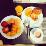 Elnaz Habibi Instagram - سلااااام ميدونم ظهره ولى چون تازه بيدار شدم صبحتون بخييييير😁