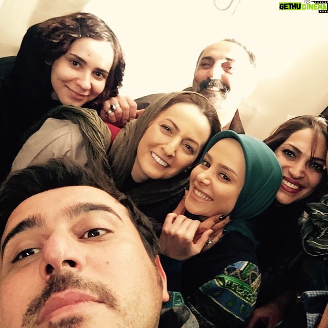 Elnaz Habibi Instagram - امشب تولد شقايق دهقان عزيز 🌹به همراه همكاران خوب محسن كيايى يه سلفى زوركى