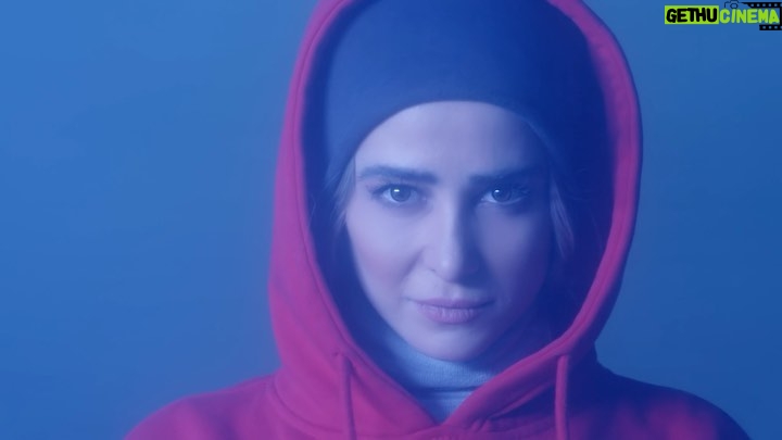 Elnaz Habibi Instagram - ✔️ ژوست، کوک، سینک، هارمونیک، هماهنگ یا همزمان... فرقی نمیکنه از کدوم کلمه برای تعریف لحظههای «سرِ ضرب» زندگی استفاده میکنید؛ تنها چیزی که مهمه نگه داشتن ریتم لحظههاست. 🌟 با وجود تکنولوژی سوپردیوایس هوآوی، این هماهنگی به واقعیت هر لحظه از زندگی تبدیل میشه! @huaweimobilefarsi #هواوی #هوآوی #سوپرنوروز #سوپردیوایس #huawei #huaweimobilefarsi #superdevice @saman_h1988