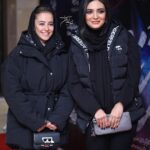 Elnaz Habibi Instagram - اکران مردمی فیلم صحنه زنی در کنار دوست عزیزم لیندا کیانی❤️ @sadaf.ariandoost📸 @bobbin__design 🧥❤️