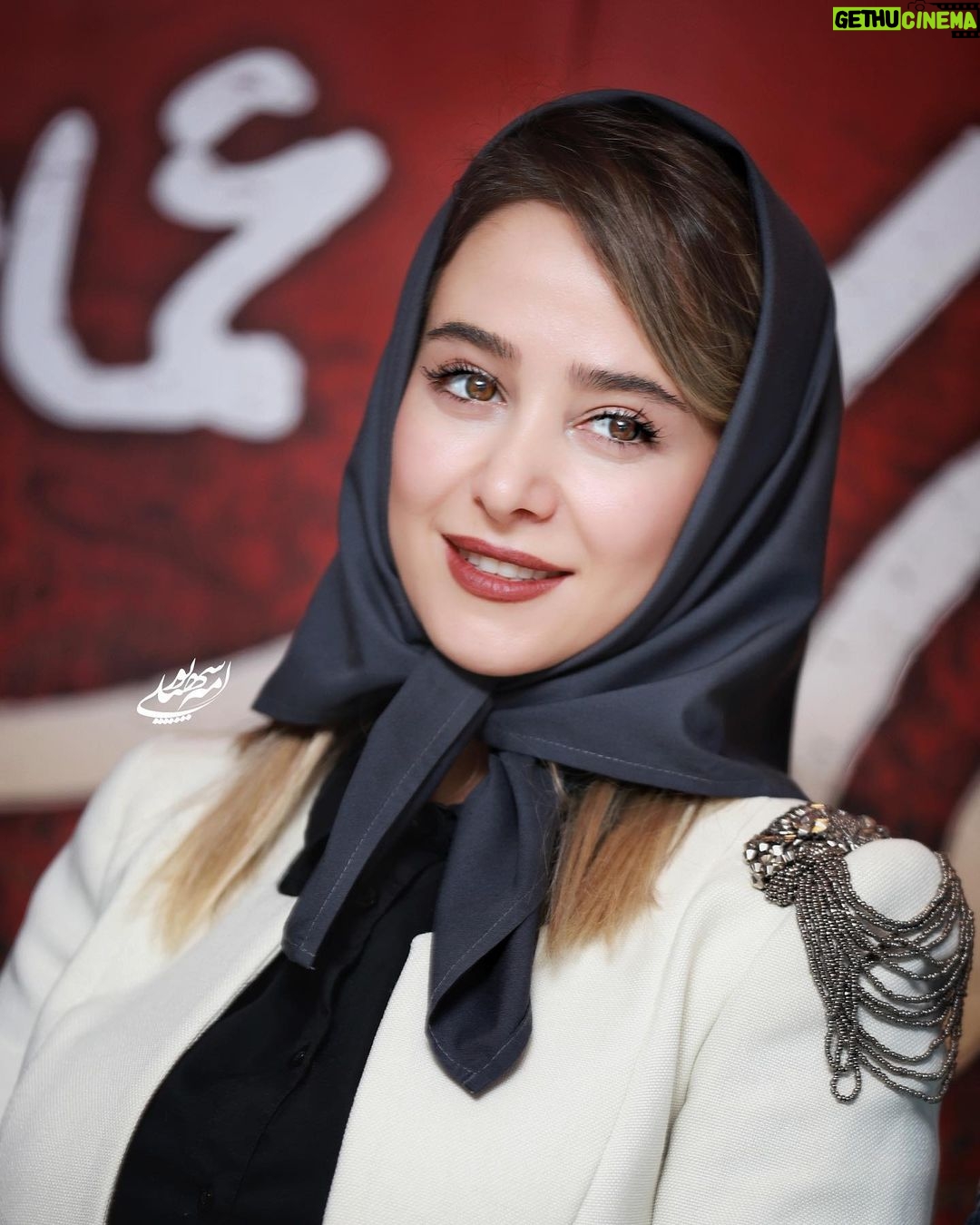 Elnaz Habibi - 167.2K Likes - ممنون از همه عزیزانی که در یاد بود زنده یاد علی انصاریان در روز اول اکران فیلم رُمانتیسم عماد و طوبا ما رو همراهی کردند.
#سینما_فرهنگ
#زنده_یاد_علی_انصاریان
@husseinjavid ❤️❤️