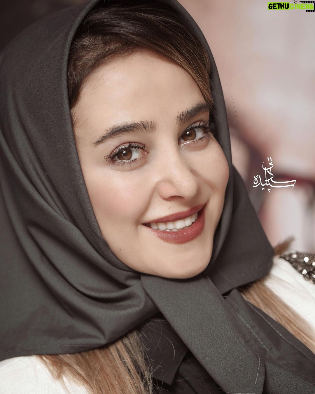 Elnaz Habibi - 167.2K Likes - ممنون از همه عزیزانی که در یاد بود زنده یاد علی انصاریان در روز اول اکران فیلم رُمانتیسم عماد و طوبا ما رو همراهی کردند.
#سینما_فرهنگ
#زنده_یاد_علی_انصاریان
@husseinjavid ❤️❤️