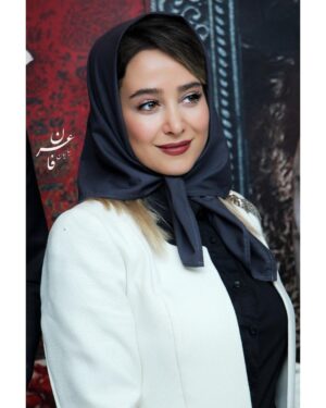 Elnaz Habibi Instagram - ممنون از همه عزیزانی که در یاد بود زنده یاد علی انصاریان در  روز اول اکران فیلم رُمانتیسم عماد و طوبا ما رو همراهی کردند.
#سینما_فرهنگ
#زنده_یاد_علی_انصاریان
@husseinjavid ❤️❤️