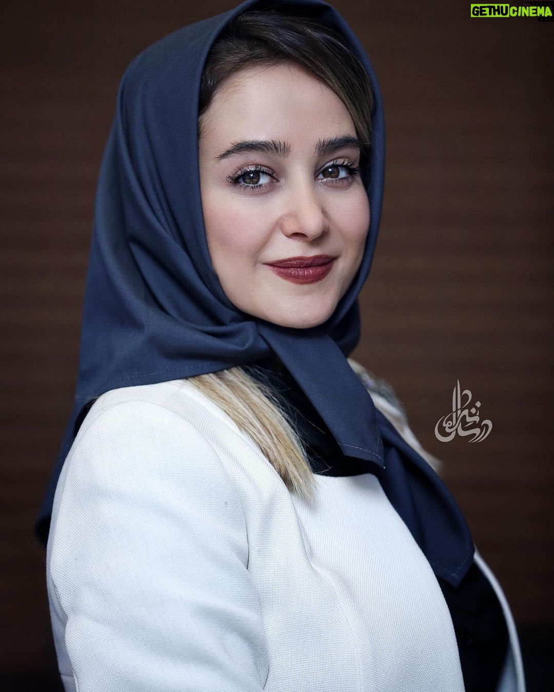 Elnaz Habibi - 167.2K Likes - ممنون از همه عزیزانی که در یاد بود زنده یاد علی انصاریان در روز اول اکران فیلم رُمانتیسم عماد و طوبا ما رو همراهی کردند.
#سینما_فرهنگ
#زنده_یاد_علی_انصاریان
@husseinjavid ❤️❤️