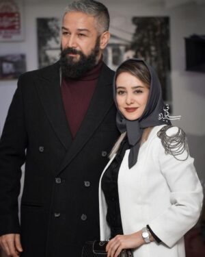 Elnaz Habibi Instagram - ممنون از همه عزیزانی که در یاد بود زنده یاد علی انصاریان در  روز اول اکران فیلم رُمانتیسم عماد و طوبا ما رو همراهی کردند.
#سینما_فرهنگ
#زنده_یاد_علی_انصاریان
@husseinjavid ❤️❤️