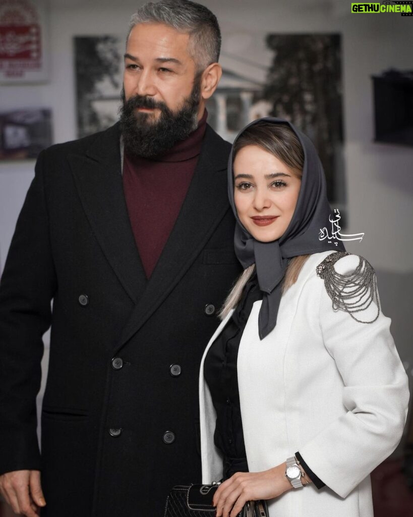 Elnaz Habibi Instagram - ممنون از همه عزیزانی که در یاد بود زنده یاد علی انصاریان در روز اول اکران فیلم رُمانتیسم عماد و طوبا ما رو همراهی کردند. #سینما_فرهنگ #زنده_یاد_علی_انصاریان @husseinjavid ❤️❤️