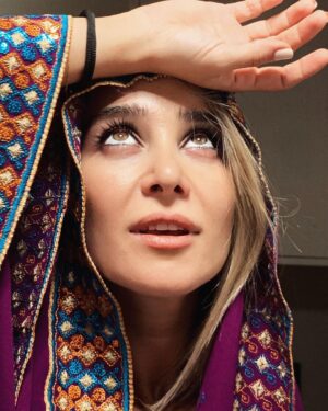Elnaz Habibi Instagram - زندگی گر هزار باره بُو‌‌َد
بار دگر تو
بار دگر تو...