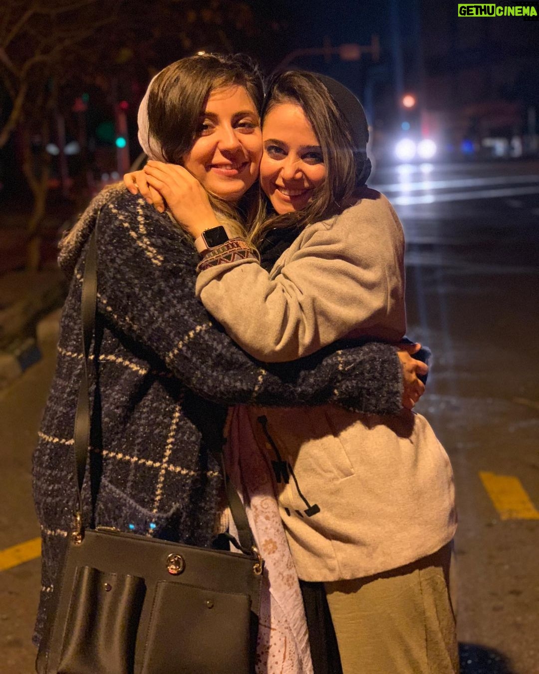 Elnaz Habibi - 147.6K Likes - از همون روزهای اول رفاقتمون
فهمیدم تو هیچوقت قرار نیست بری👭
خواهر کوچیکِ قشنگم
تولدت مبارک 🎂❤️
@parastoo__moein