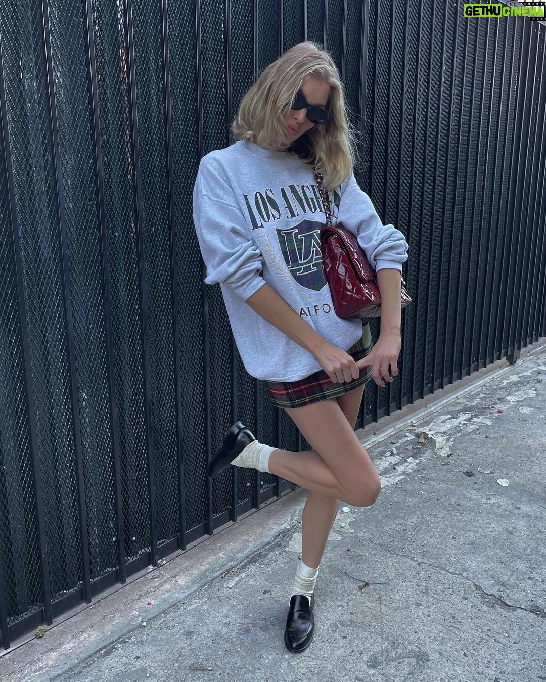 Elsa Hosk Instagram - Good morning❤️ 📸by mom🥰