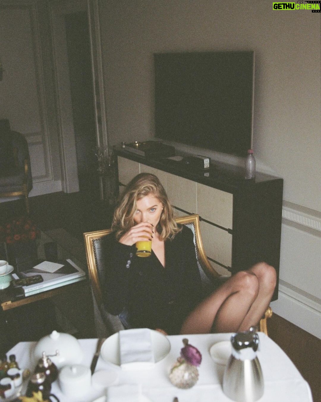 Elsa Hosk Instagram - 48 hrs in Paris with @ysl by @donaribraxton for @crfashionbook 🤍