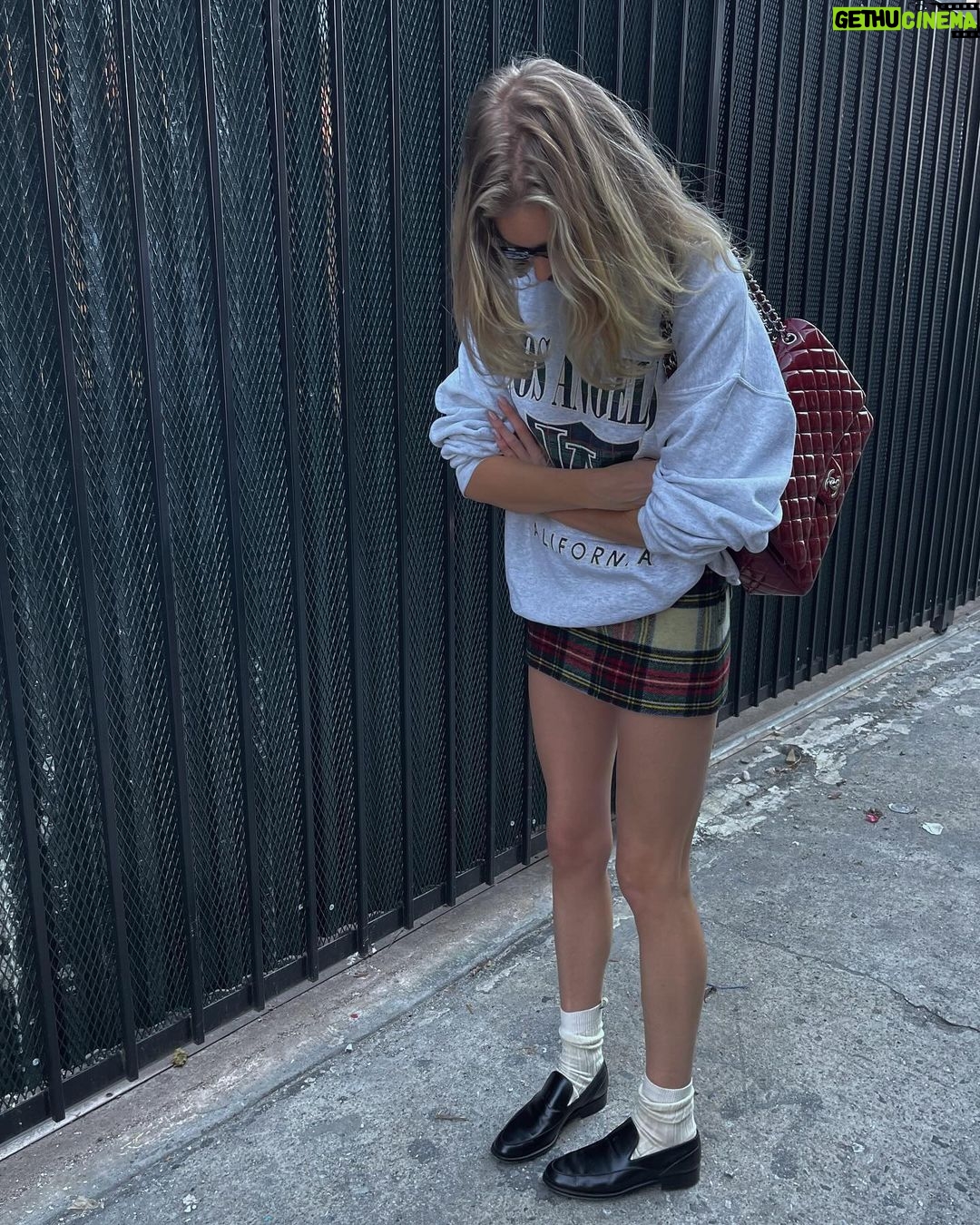 Elsa Hosk Instagram - Good morning❤️ 📸by mom🥰