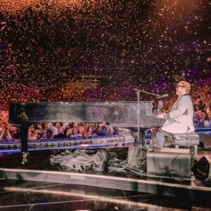 Elton John Instagram - Farewell London 🫶🏼 

#eltonfarewelltour 

📸: @bengibsonphoto