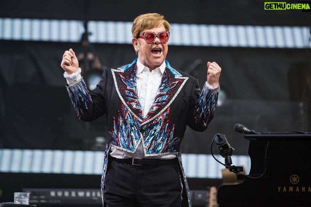 Elton John Instagram - I’m back baby! See you tonight, Liverpool! #EltonFarewellTour 📸: @bengibsonphoto M&S Bank Arena Liverpool
