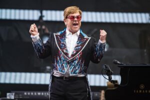 Elton John Instagram - I’m back baby! See you tonight, Liverpool! 

#EltonFarewellTour 

📸: @bengibsonphoto