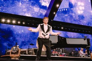 Elton John Instagram - My second and final performance at AAMI Park - thank you, Melbourne for all your love! Next stop Sydney 🦘

#EltonFarewellTour

📸: @bengibsonphoto