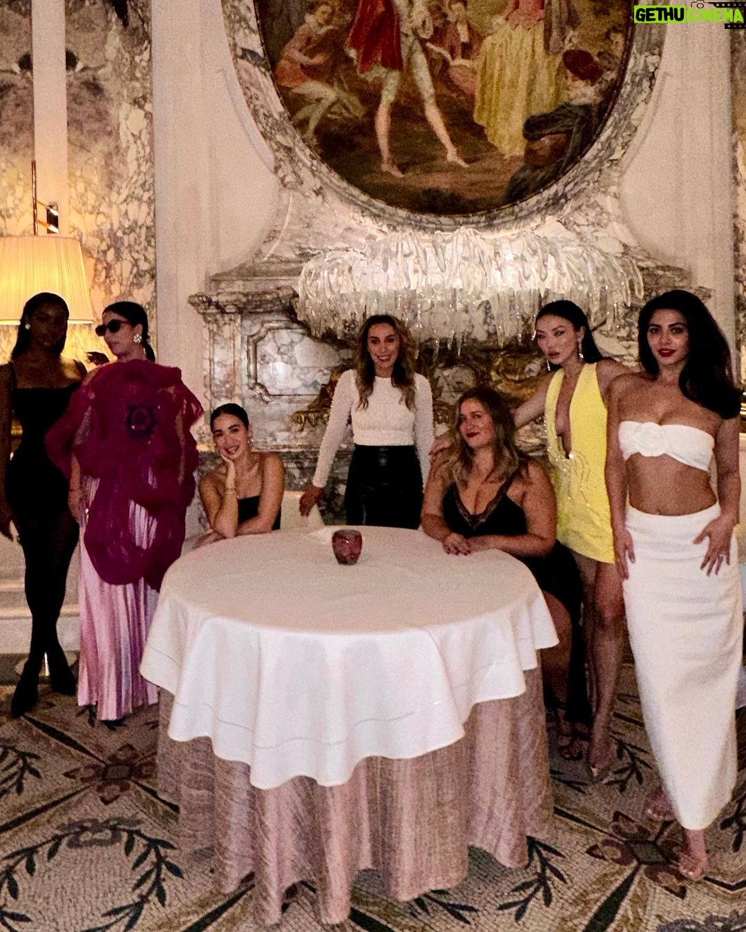 Emeraude Toubia Instagram - Beautiful dinner with @lancomeofficial team! 🤍🌹 Le Meurice