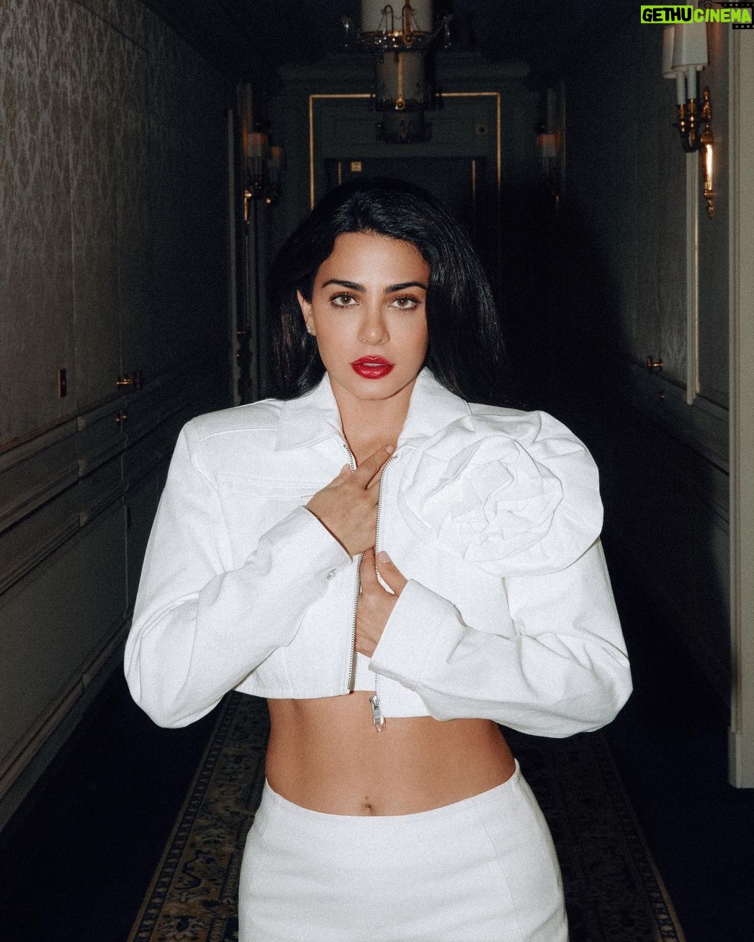 Emeraude Toubia Instagram - 🌹 Paris, France