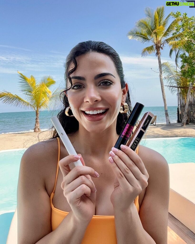 Emeraude Toubia Instagram - Celebrating the holidays beach style with my @lancomeofficial mascara cocktail mix!! I start with CILS Booster XL primer, then my all-time favorite, Lash Idôle and finally sprinkling in Monsieur Big! Sunsets on the beach, footprints in the sand, stars in the sky, and Lancôme’s sparkles in my eyes ✨ #LancomePartner #LancomeLashes #LancomeMascara #MascaraCocktailing