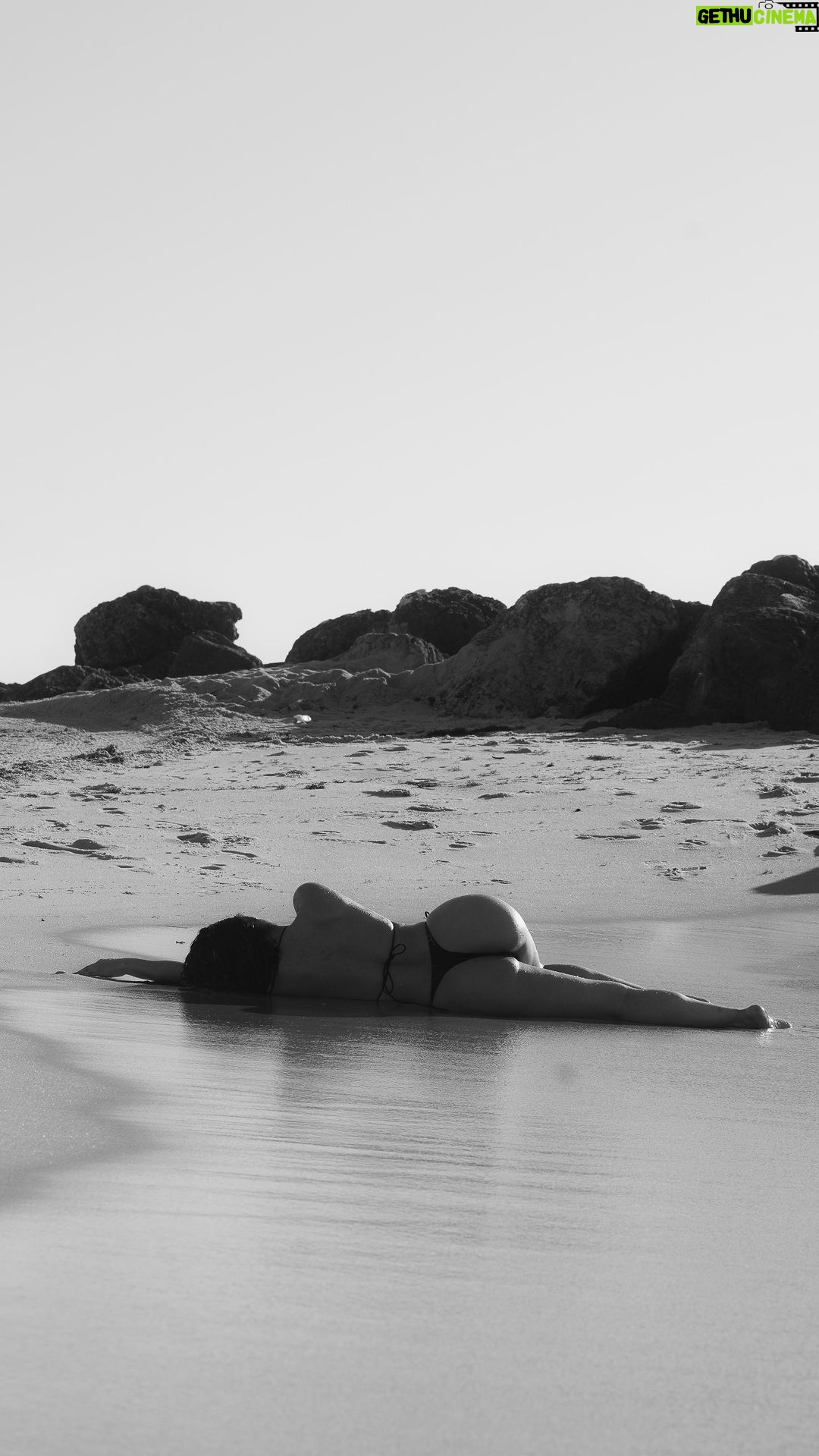 Emeraude Toubia Instagram - deseando que estuvieras aquí ✨ wishing you were here Miami Beach, Florida