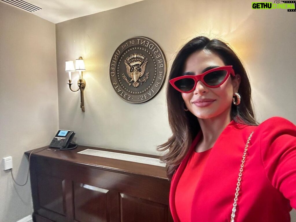 Emeraude Toubia Instagram - Painted it #WITHLOVE Red ❤️ at the White House! Beautiful day speaking to Latine & LGBTQIA+ stakeholders about the importance of inclusion in storytelling! Thank you @gloriakellett and the amazing team at @amazonstudios 🖤 White House Washigton DC