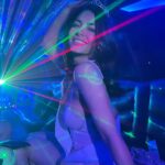 Emeraude Toubia Instagram - Birthday recap: 24hrs in Vegas 🎰🎲💗!! Thank you @cosmopolitan_lv for the hospitality ✨ @magicmikelive for the time of our lives ❤️‍🔥 @beautyandessexlv for a beautiful birthday dinner 💕 And @crumbles__patisserie for the delicious cake 🎂 Cheers to many more 🥂