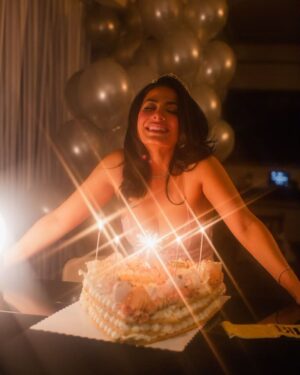 Emeraude Toubia Instagram - Thank you all for the birthday wishes! 🎂✨🥂 Another year around the sun calls for fun. And what better way than 24 hrs in Vegas! 🎲