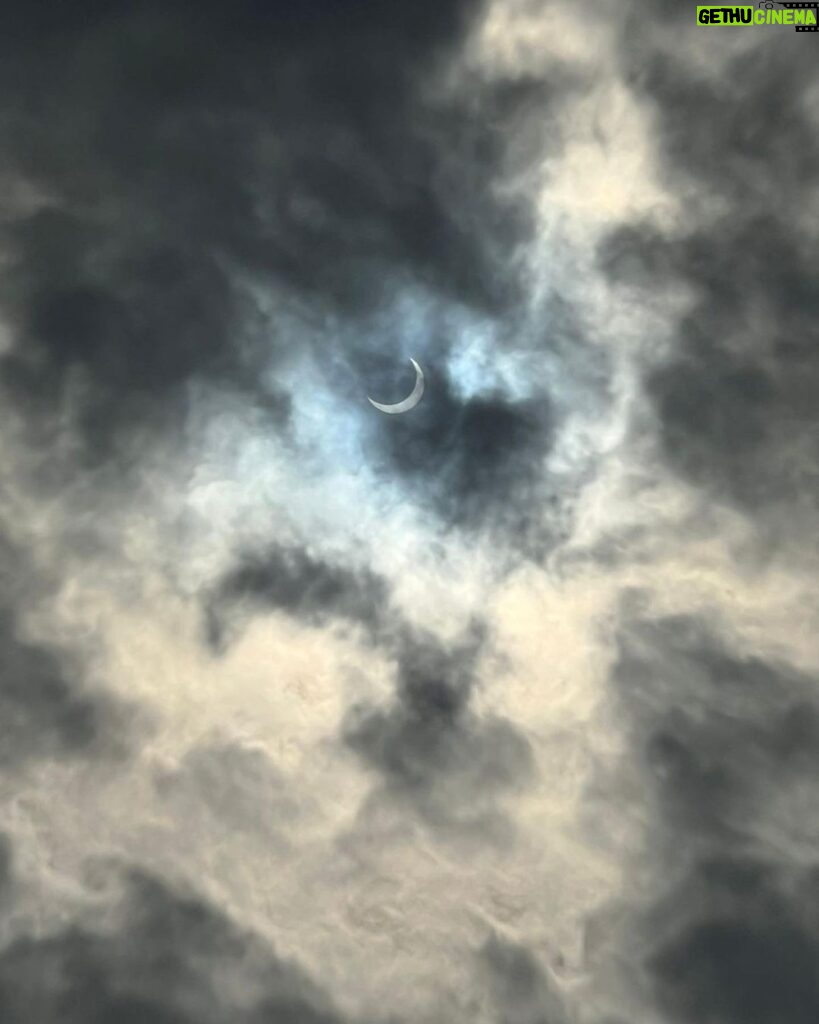 Emeraude Toubia Instagram - my moon, my sun - a cosmic symphony of a solar eclipse