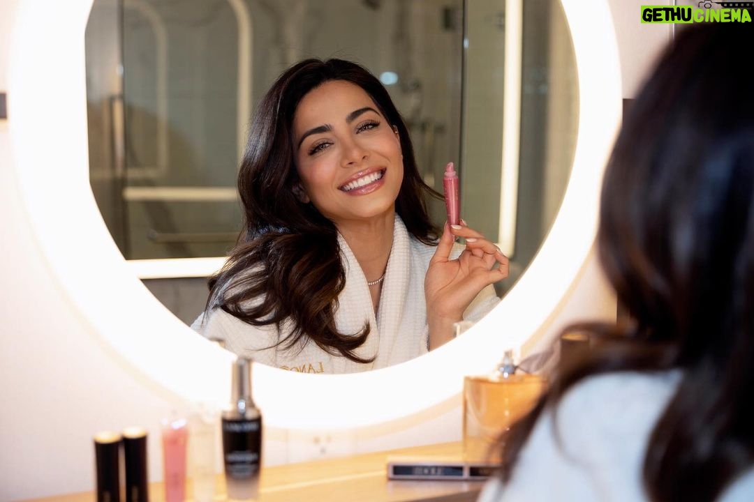 Emeraude Toubia Instagram - New obsession!! Juicy Tubes lipgloss! p.s. best kissing gloss 💋 Last day to shop 30% off my @lancomeofficial favorites! Link in bio ✨🤍 Los Angeles, California