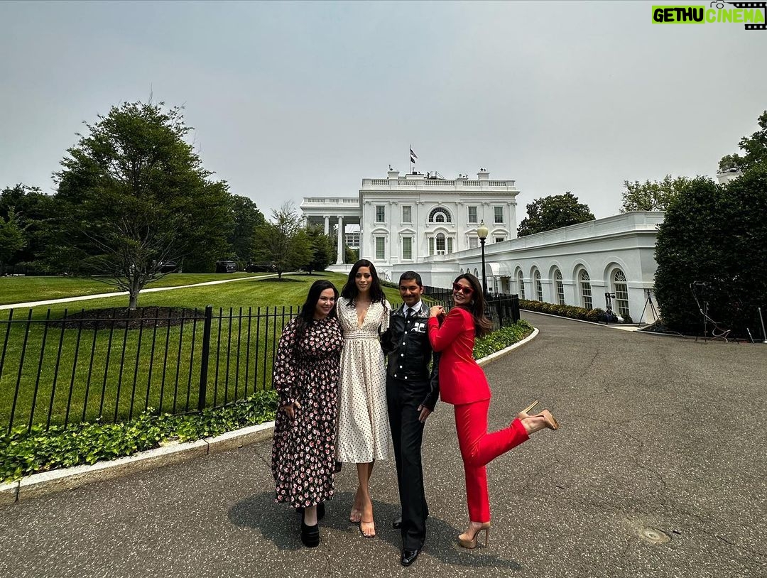 Emeraude Toubia Instagram - Painted it #WITHLOVE Red ❤️ at the White House! Beautiful day speaking to Latine & LGBTQIA+ stakeholders about the importance of inclusion in storytelling! Thank you @gloriakellett and the amazing team at @amazonstudios 🖤 White House Washigton DC