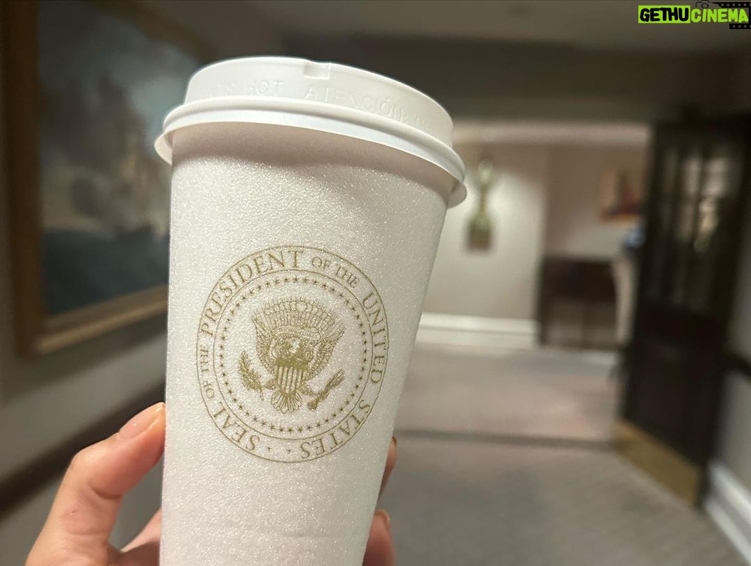 Emeraude Toubia Instagram - Painted it #WITHLOVE Red ❤️ at the White House! Beautiful day speaking to Latine & LGBTQIA+ stakeholders about the importance of inclusion in storytelling! Thank you @gloriakellett and the amazing team at @amazonstudios 🖤 White House Washigton DC