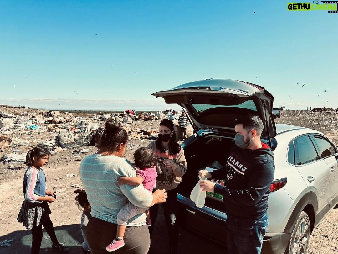 Emeraude Toubia Instagram - Our fourth holiday season meeting and sharing with the most noble people I’ve ever met. The local landfill is their home. It is so humbling and inspiring to see the pride in those who take what we discard and make life. Let’s not discard them too Nuestra cuarta temporada navideña reuniéndonos y compartiendo con las personas más nobles que he conocido. El vertedero local es su hogar. Es tan inspirador ver el orgullo en aquellos que toman lo que descartamos y hacen vida. No los descartemos a ellos también