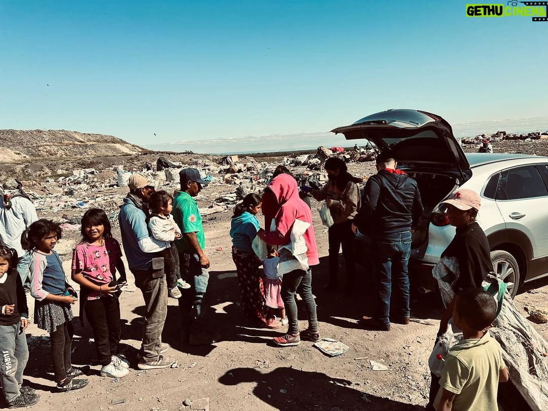 Emeraude Toubia Instagram - Our fourth holiday season meeting and sharing with the most noble people I’ve ever met. The local landfill is their home. It is so humbling and inspiring to see the pride in those who take what we discard and make life. Let’s not discard them too Nuestra cuarta temporada navideña reuniéndonos y compartiendo con las personas más nobles que he conocido. El vertedero local es su hogar. Es tan inspirador ver el orgullo en aquellos que toman lo que descartamos y hacen vida. No los descartemos a ellos también