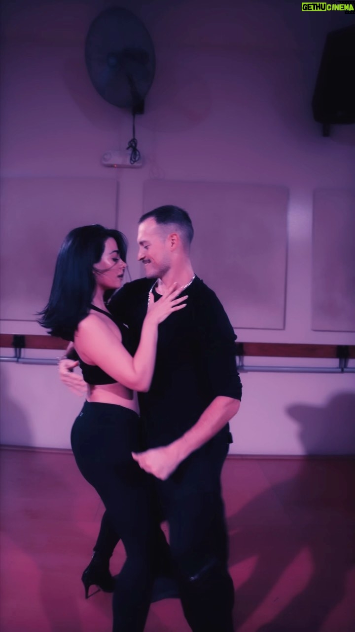 Emeraude Toubia - 172K Likes - It’s been a while… una bachata with @ronaldhidalgo09 ❤️🔥
