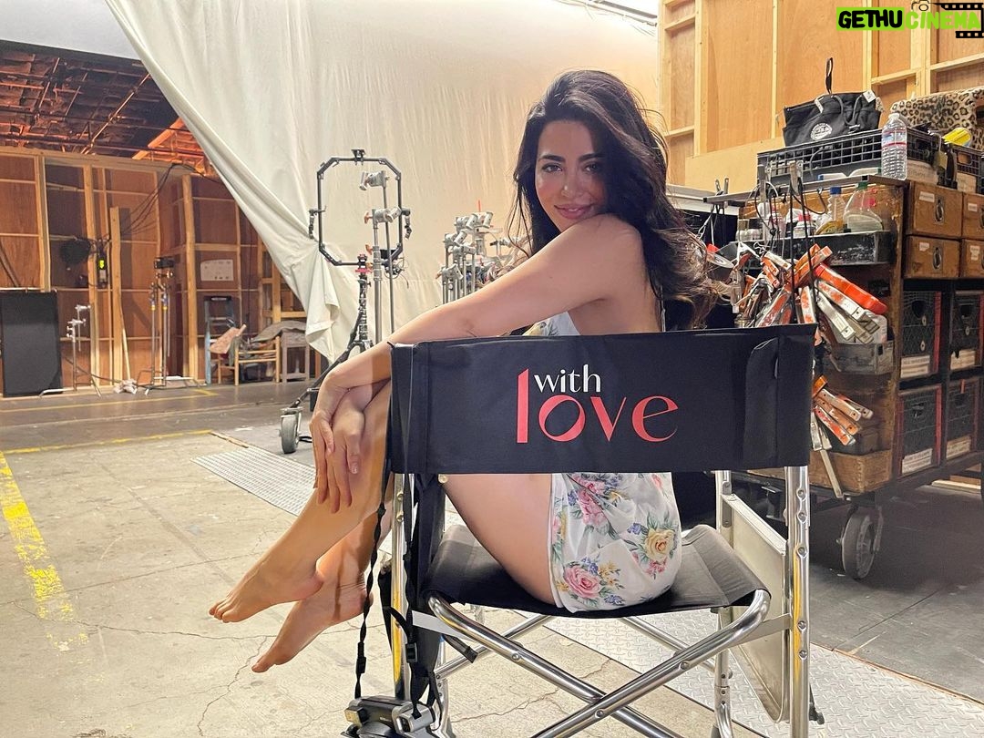 Emeraude Toubia Instagram - Season 2 of @withloveonprime is half way through filming. And we are currently shooting my favorite episode!! I can not wait for you all to see!! My heart beats with anticipation. ❤️✨ La segunda temprana de mi show WITH LOVE está a mitad de la filmación. Y actualmente estamos filmando mi episodio favorito! No puedo esperar a que todos lo vean!! Mi corazón late con anticipación. ❤️✨ #WithLoveTV #PrimeVideo Los Angeles, California