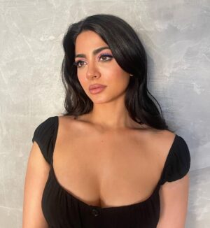 Emeraude Toubia Instagram - 💜💙🖤