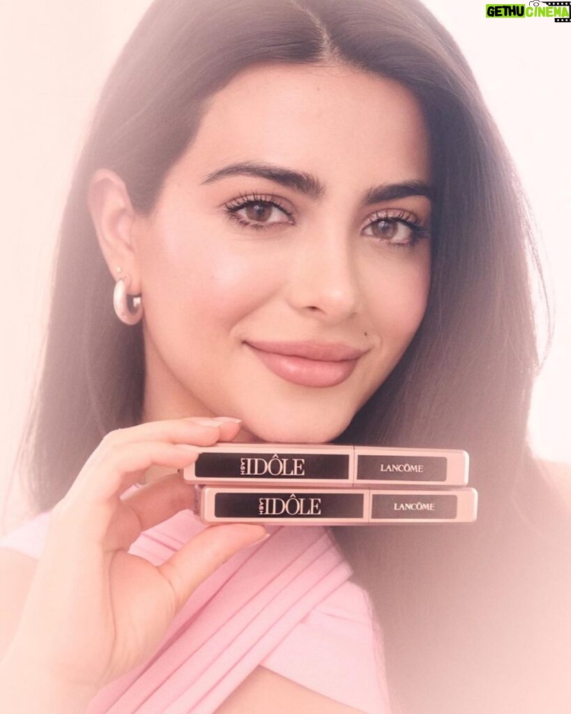 Emeraude Toubia Instagram - 💗 Instant lash lift with @lancomeofficial Lash Idôle Mascara 💗 •Available in both washable and new waterproof formulas. •Gel formula leaves lashes feathery soft for up to 24HRS of wear. @lancomeofficial #LancomePartner • • • 📷: @kelsey_hale