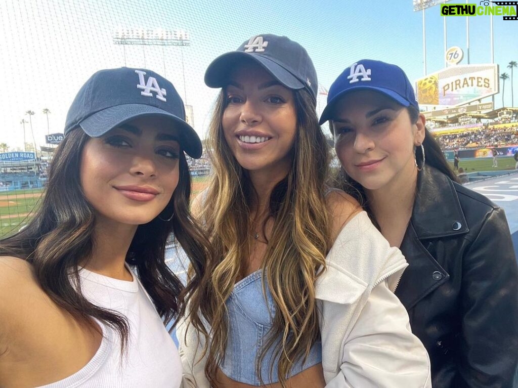 Emeraude Toubia Instagram - 💙⚾️🤍 My first @dodgers game! And maybe Erica’s first beer?! 😜 #DugoutSeats Dodgers Stadium