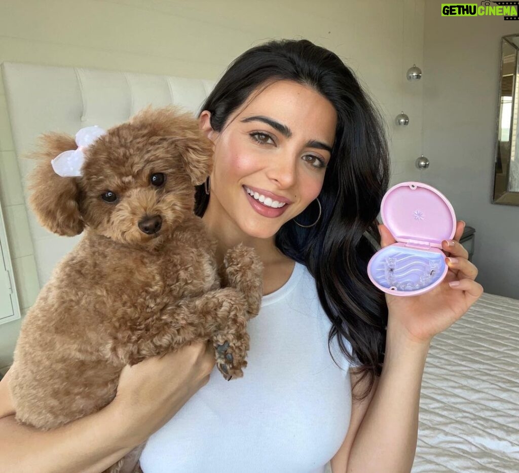 Emeraude Toubia Instagram - My smile is no secret: @invisalign aligners! A great day starts with good morning kisses from Goldie, and my Invisalign® aligners! On my journey to a great smile with the most advanced clear aligner system in the world. And they're so comfortable!! Click the link in my bio to find an Invisalign doctor near you! Thank you Invisalign treatment for being a great reason to smile :) #invisalignpartner #invisalign #SmileSquad