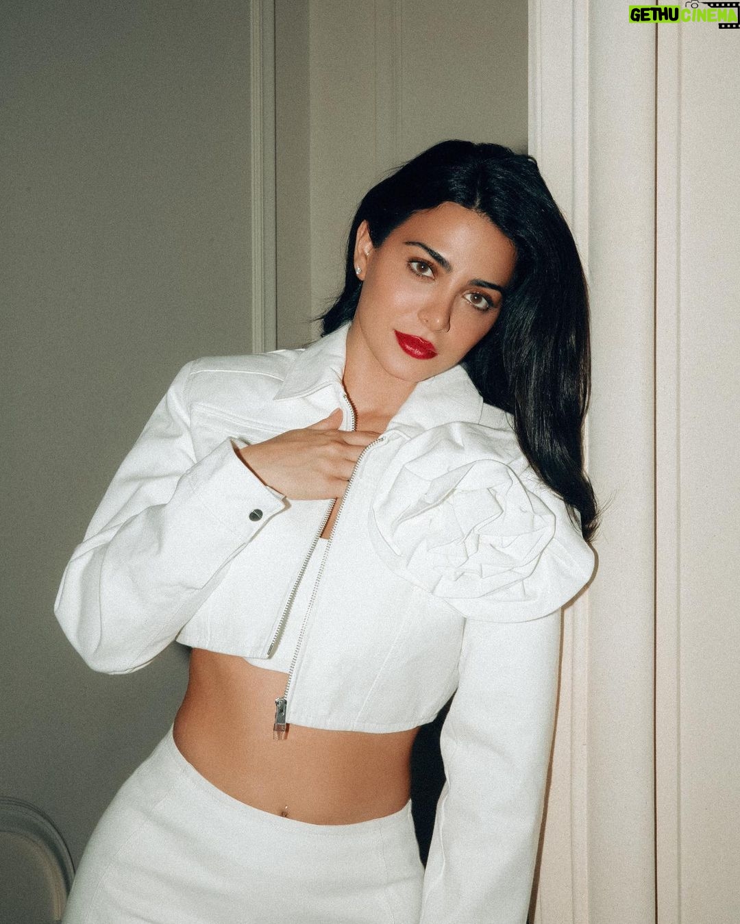 Emeraude Toubia Instagram - 🌹 Paris, France
