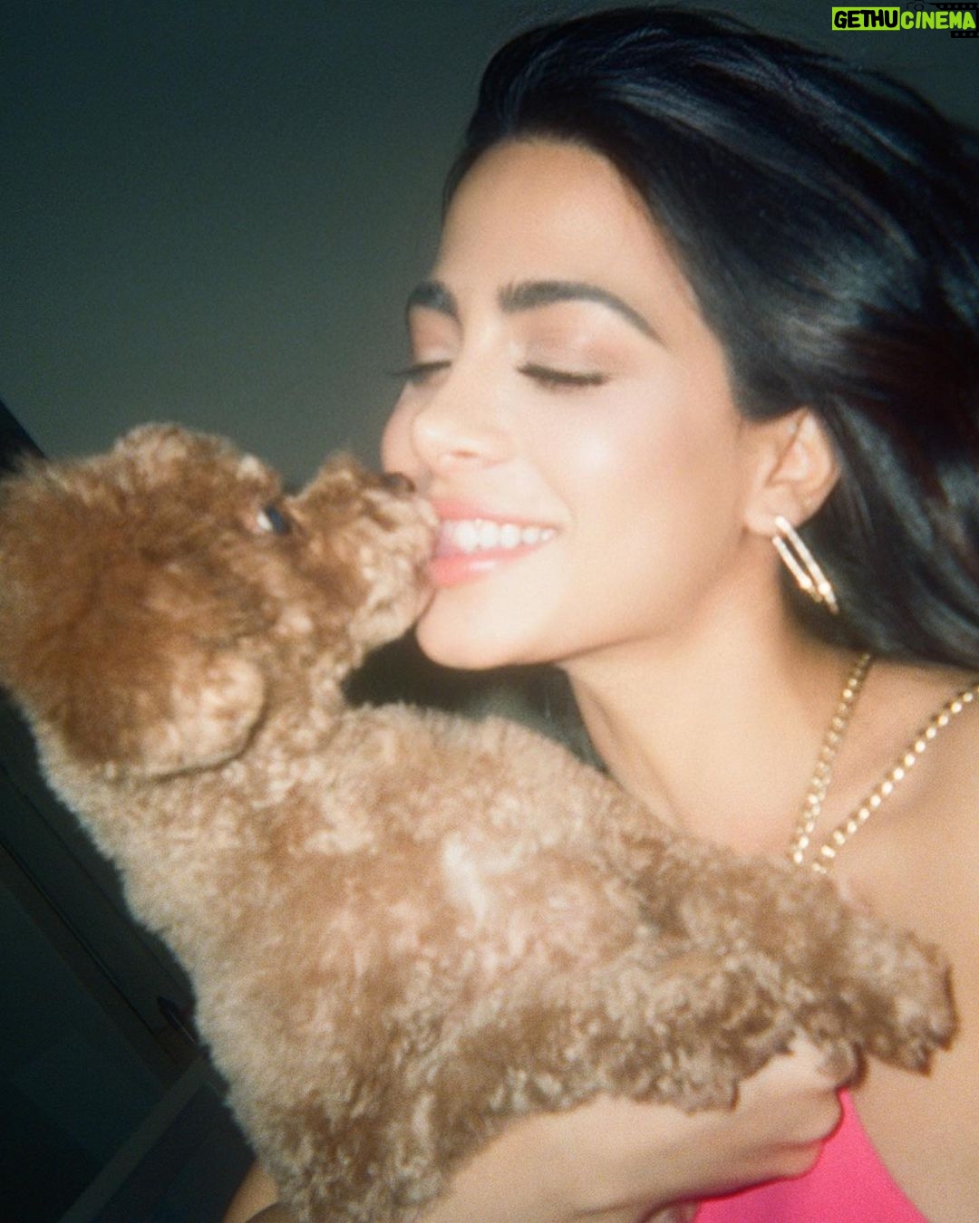 Emeraude Toubia Instagram - To my forever favorite view My favorite morning kisses My unconditional Happy birthday @hellogoldiee 💕✨